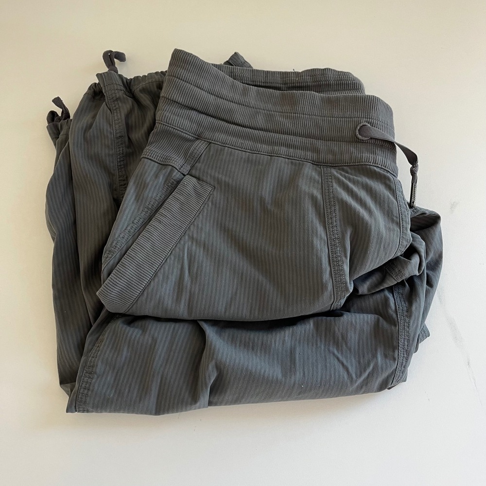 Lululemon Dance Studio Crop Pants‎ Gray 6 active workout